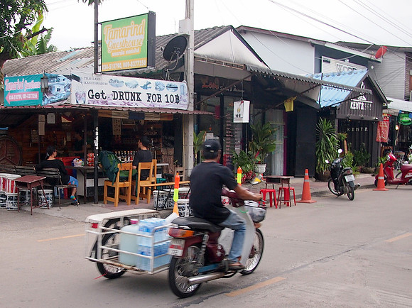 P7175481-get-drunk-for-10-baht