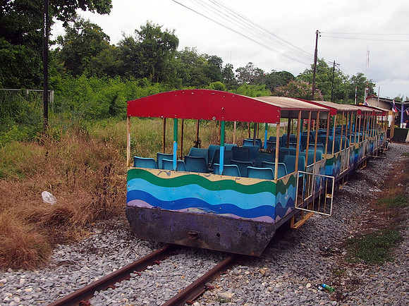 P7175310-tourist-train-kanchanaburi