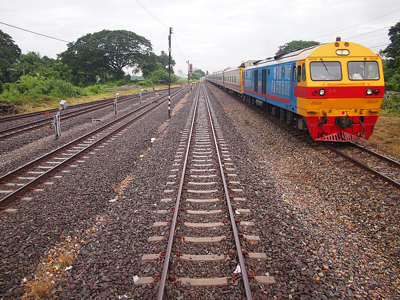 P7185489-passing-loop