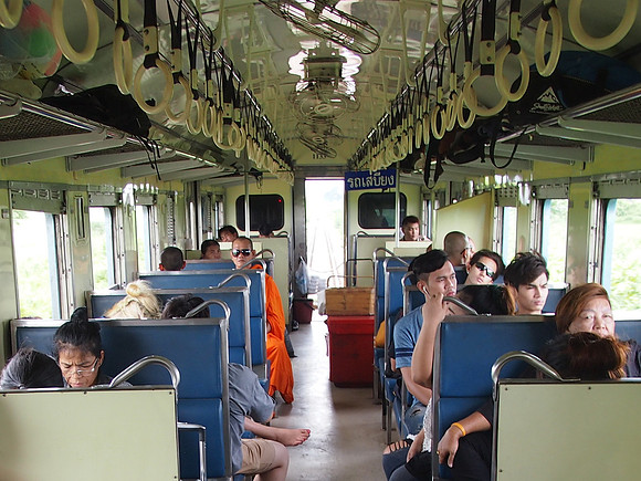 P7185535-bangkok-hua-hin-slow-train