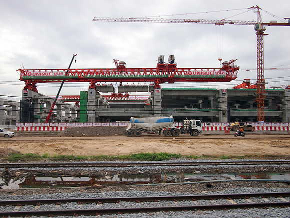 P7215620-bang-sue-construction-crane