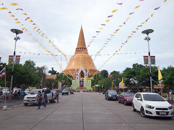 P7185509-chedi-car-park