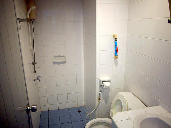 P7185546-thasanee-bathroom