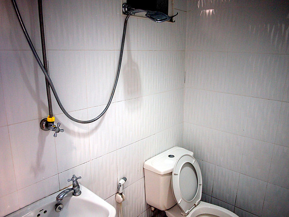 P7195568-sirima-bathroom