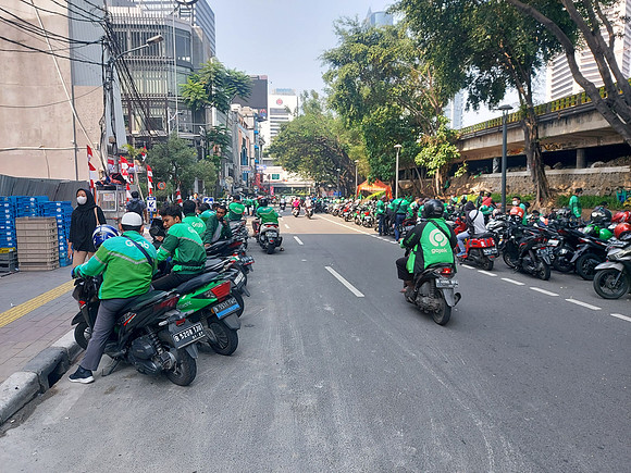 20230815_094702-grab-gojek