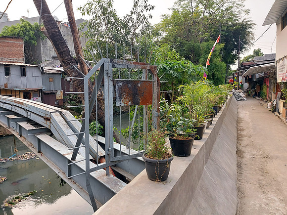 20230816_153231-krukut-river-embankment