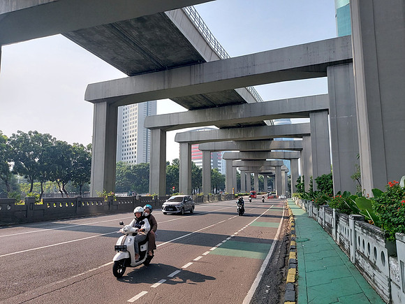 20230817_085242-lrt-at-jl-h-r-rasuna-said