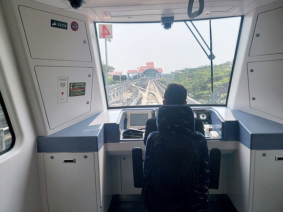 20230814_120252-skytrain-driver