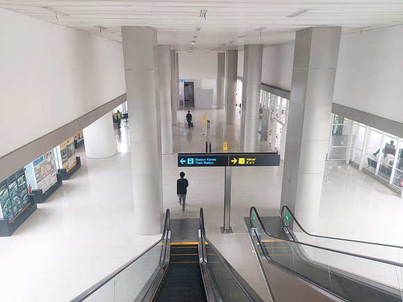 20230814_120530-airport-train-station