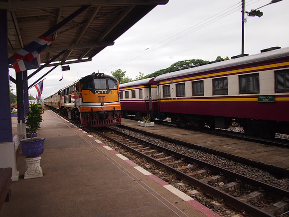 P7185482-kanchanaburi-station