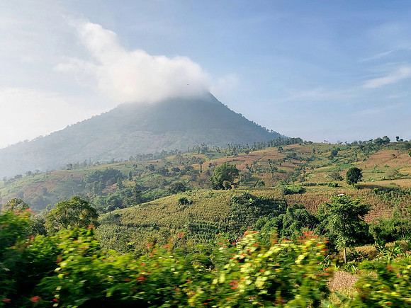 20240429_075135-cloudy-mountain