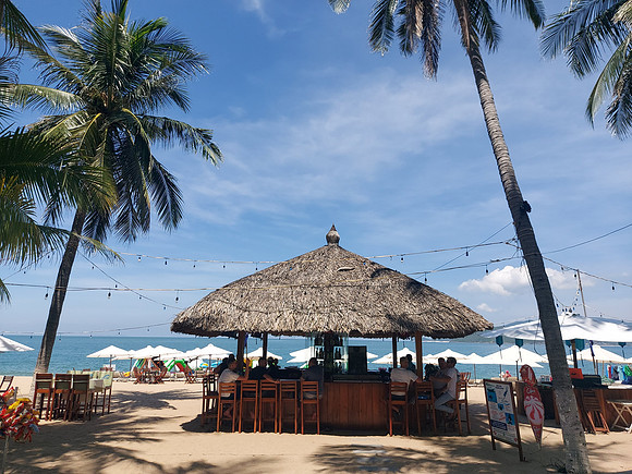20220821_130316-blue-sea-bar
