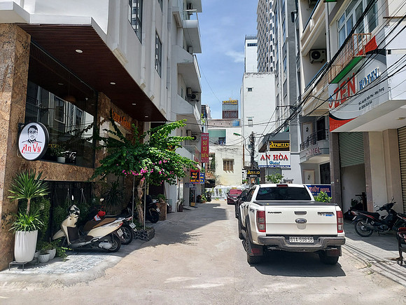 20220825_103527-merlion-hotel-alley