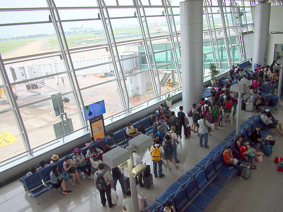 P9016105-departure-gate