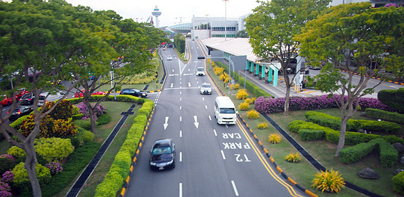 P9016143-airport-road