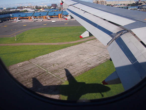 P9056293-landing-at-tll