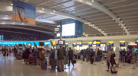 P9056247-t5-check-in