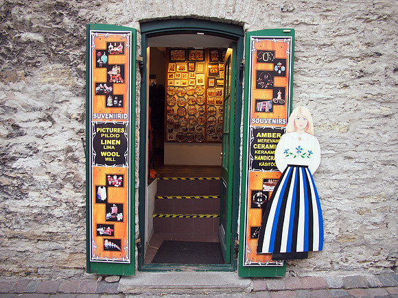 P9066469-souvenir-shop