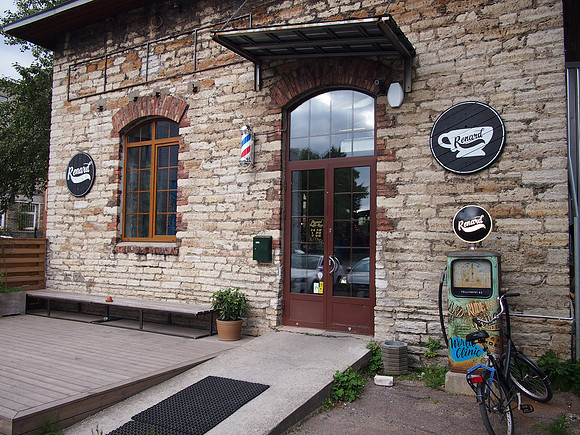 P9066486-renard-cafe
