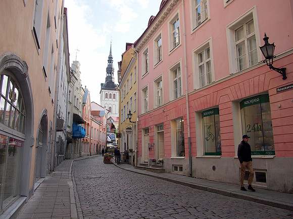 P9066497-old-town-tallinn
