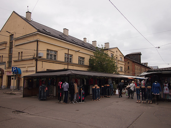 P9076529-posh-market