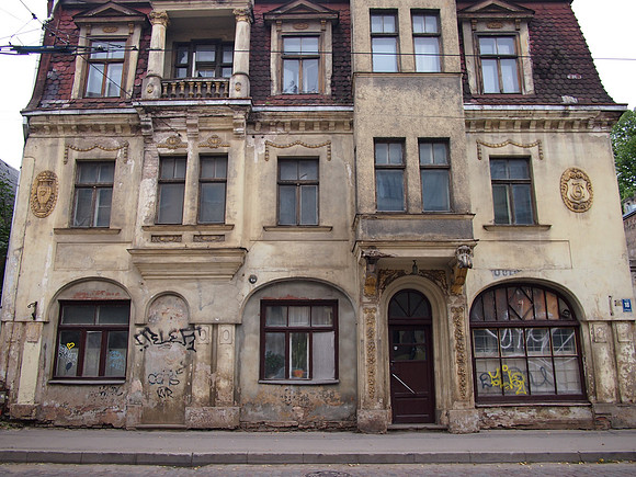 P9086622-old-house