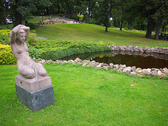 P9086634-naked-lady