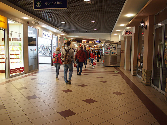 P9086643-train-station-passage