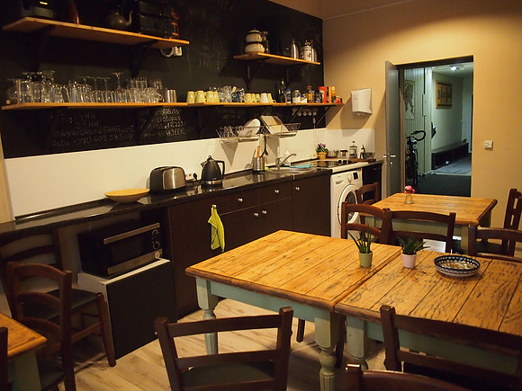 P9106762-25hours-kitchen