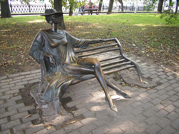 P9126883-lounging-lady