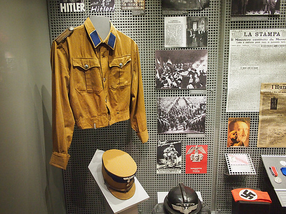P9137040-war-items