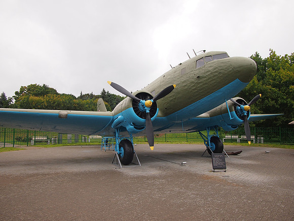 P9137073-old-plane