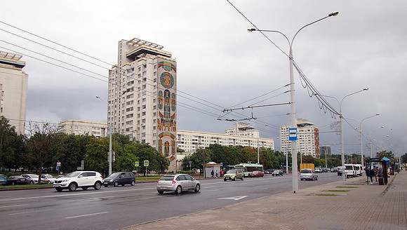 P9137096-suburban-soviet