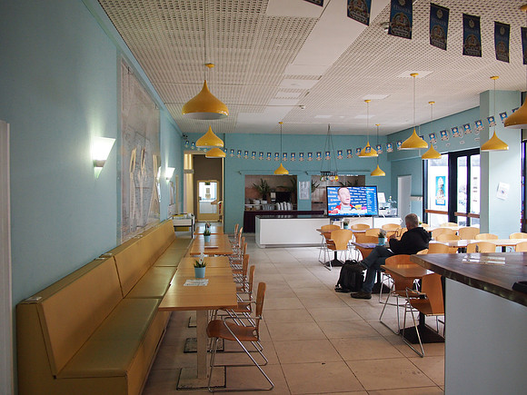 P9147159-city-hostel-dining