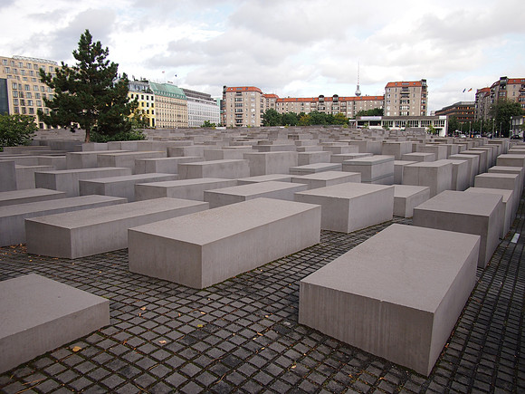 P9147168-jewish-memorial