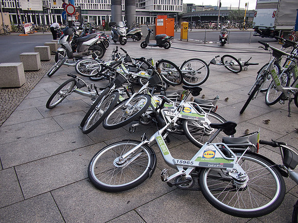 P9147173-bike-mess