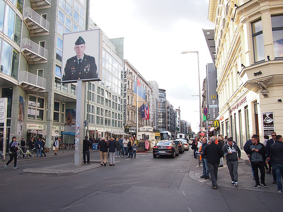 P9157185-checkpoint-charlie