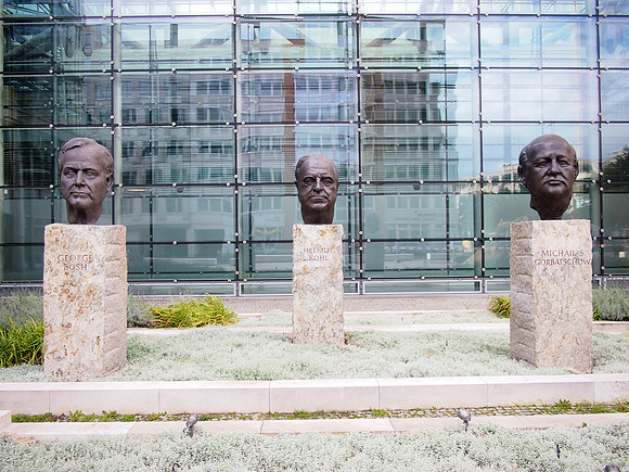 P9157194-bush-kohl-gorbachev