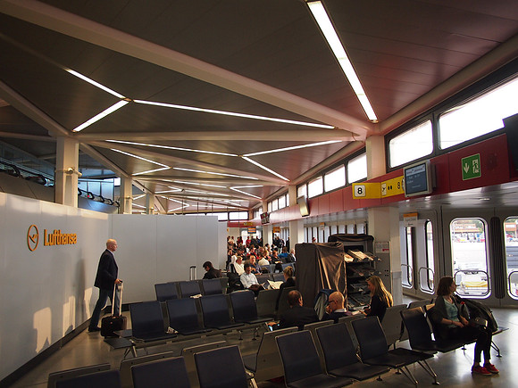 P9167220-departure-lounge