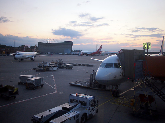 P9167229-lufthansa-at-txl
