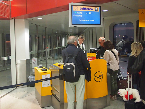 P9167230-txl-fra