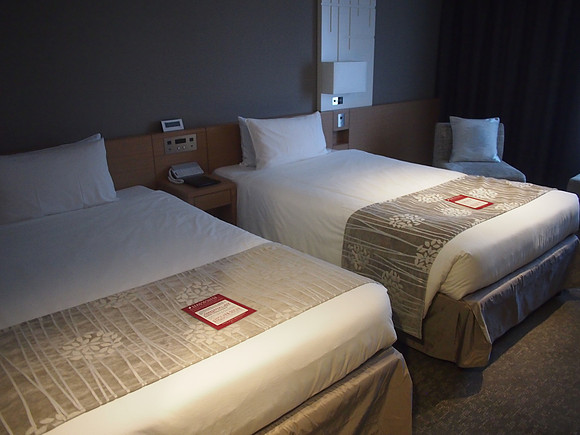 P9277552-keio-plaza-hotel-room