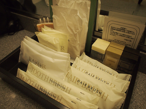 P9277557-keio-plaza-hotel-toiletries