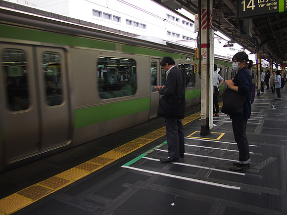P9287561-yamanote-line