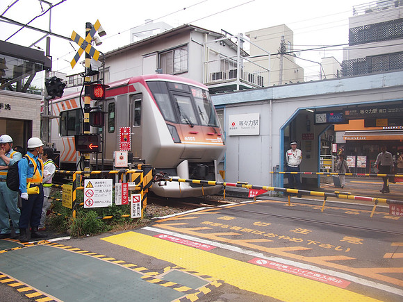 P9287608-todoroki-crossing