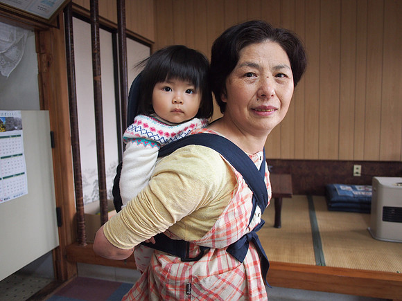 P9297716-lake-towada-lunch-lady