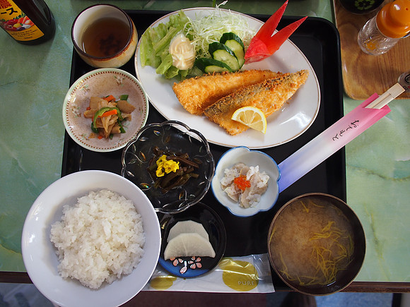 P9297718-lake-towada-lunch