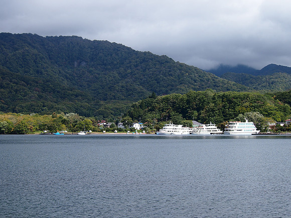 P9297749-lake-towada