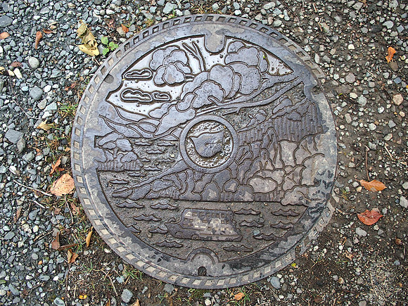 P9297766-lake-towada-drain-cover