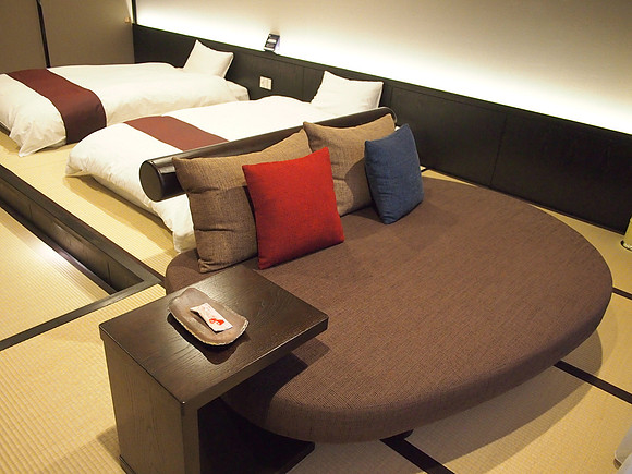 P9297788-oirase-keiryu-hotel-couch